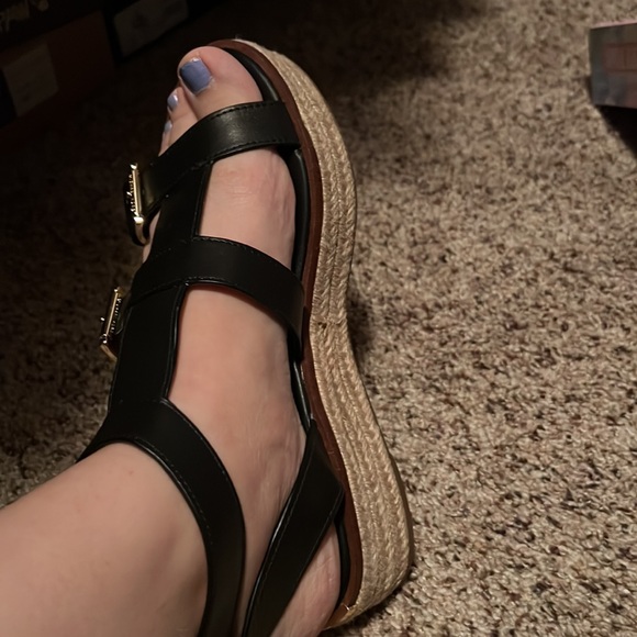 Michael Michael kors black sandals, new , never worn very beautiful sandals. - Picture 4 of 5